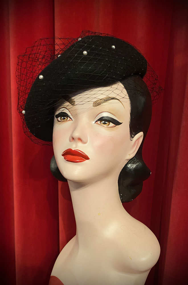 Black Pearl Veiled Beret