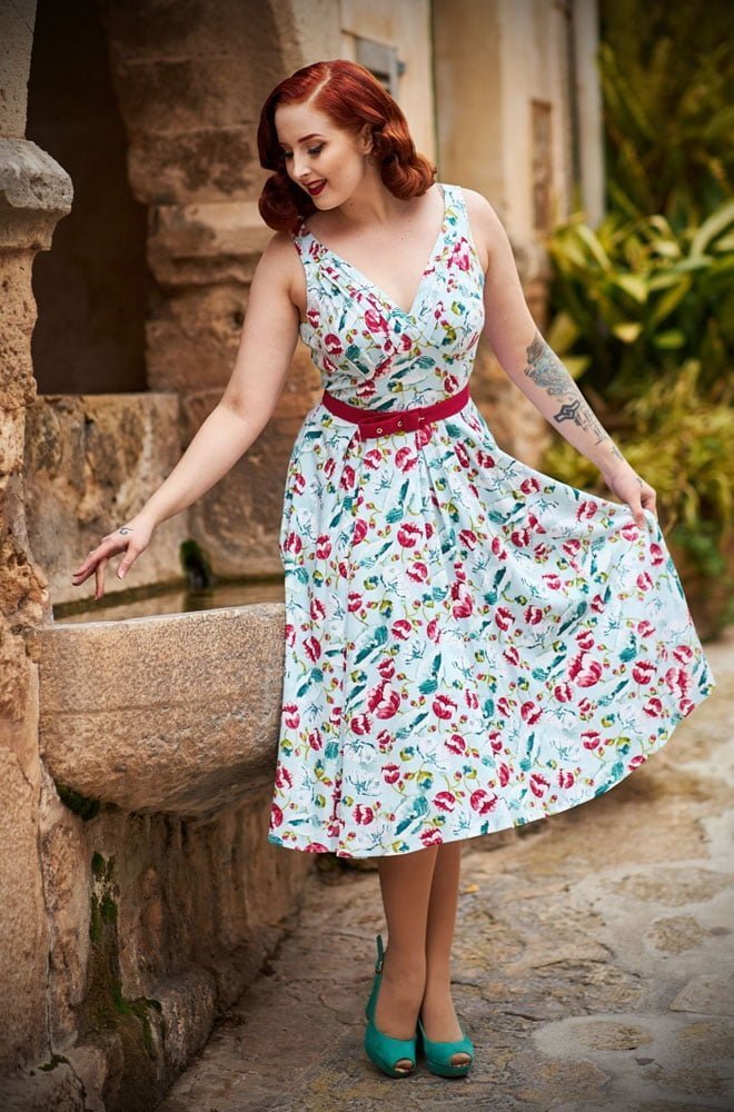 The Bassie-Regina Swing Dress is a chic 50's style dress in a cool floarl print. Deadly is the Female are UK stockists of Miss Candyfloss.