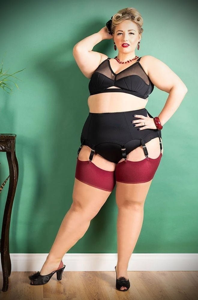 The Claret Curve Seamed Stockings are sheer champagne nylons with a wine red seam. Designed for curvier thighs. Fits UK sizes 18-26