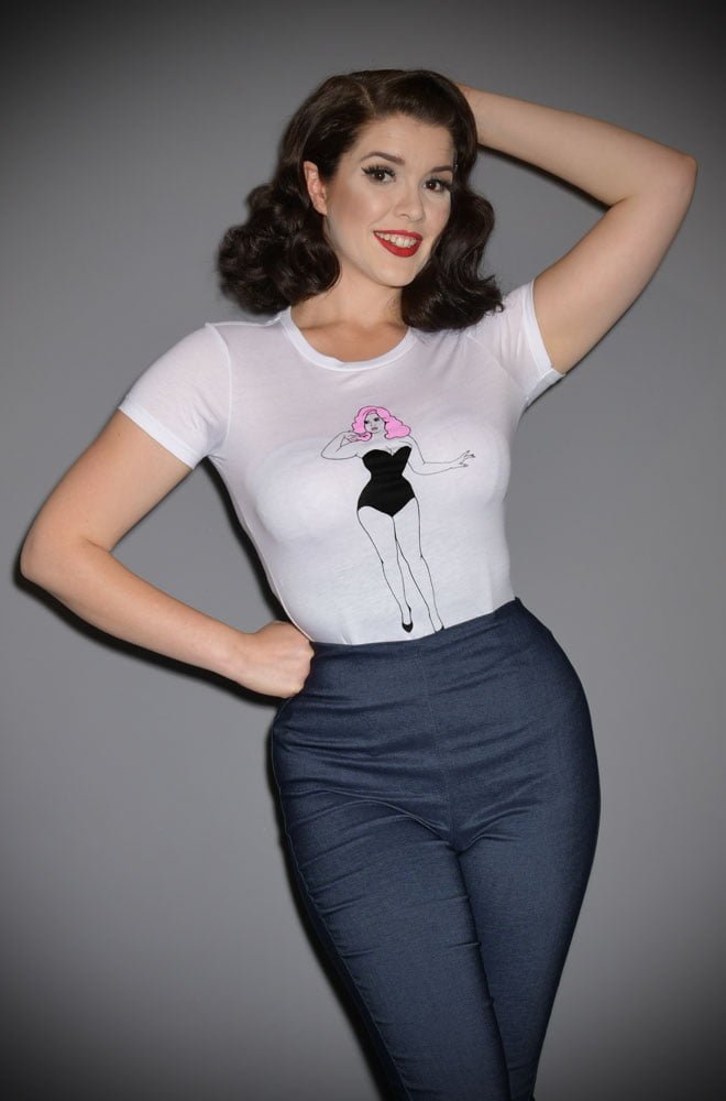 This sassy Miss Daisy T-shirt features an illustration of our gorgeous friend and model Miss Daisy in black and pink. Exclusive to Deadly.