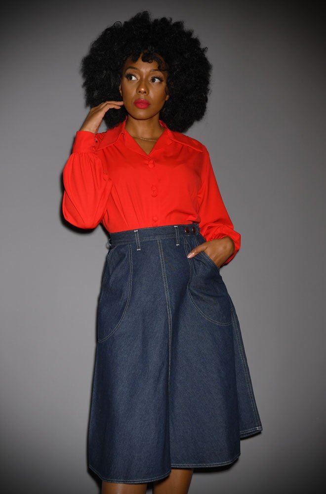 Effortlessly add some vintage style to your everyday look with the blue Denim Jeans Skirt. An authentic reproduction of an original 1950's skirt.