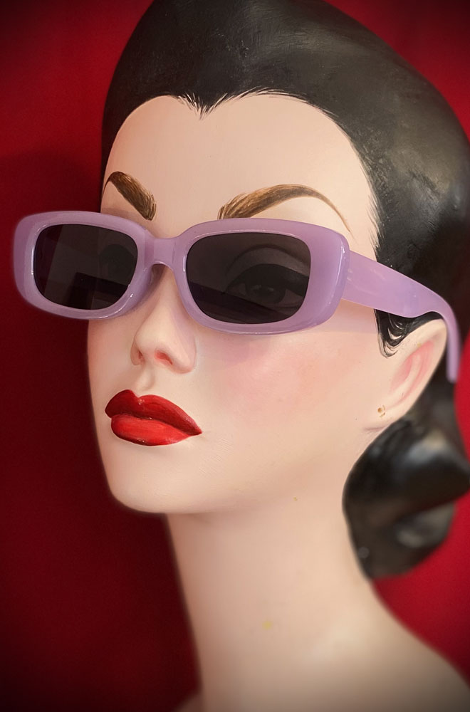 Lilac Juno at Deadly is the Female, inspired by the 60s for a retro-futuristic style! The perfect vintage style accessories.