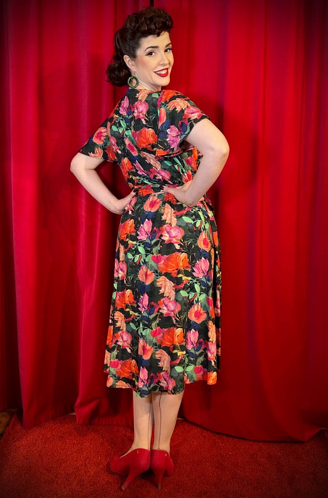 The Country Garden Claudia Dress is a 40s style, one-size dress with sash waist. A signature piece by Alexandra King for Deadly is the Female.